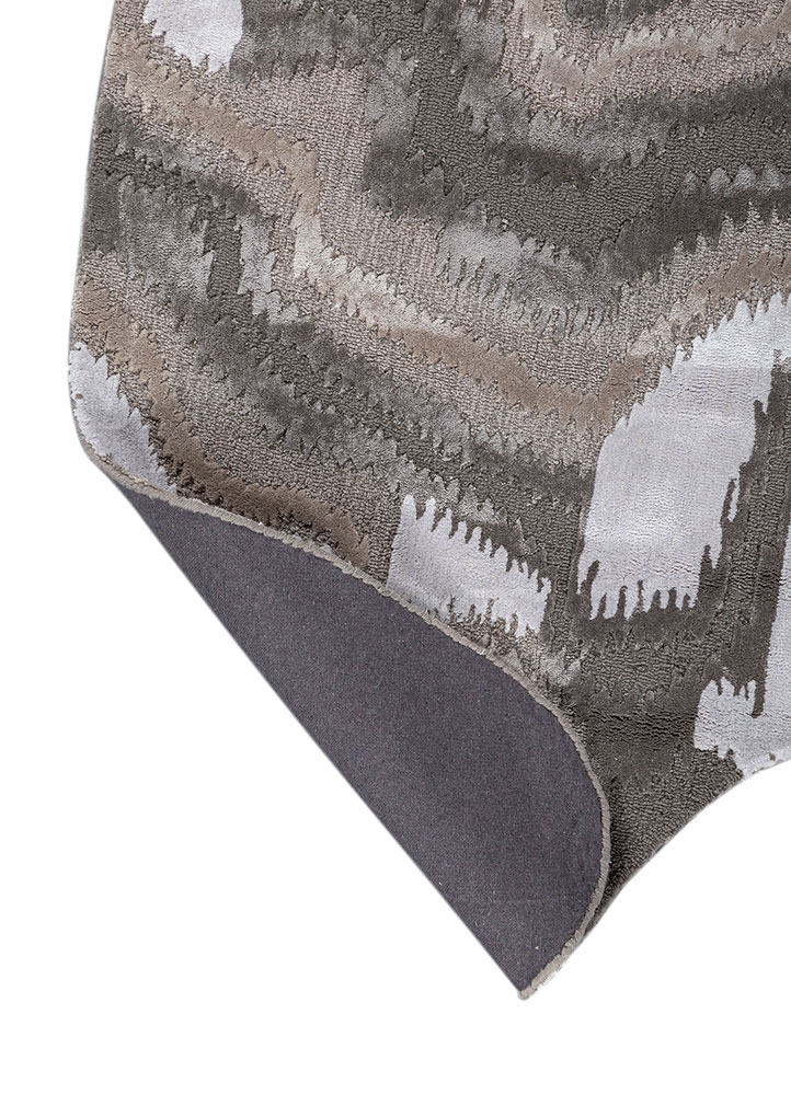 mythos grey and black wool and viscose Hand Tufted Rug - Perspective