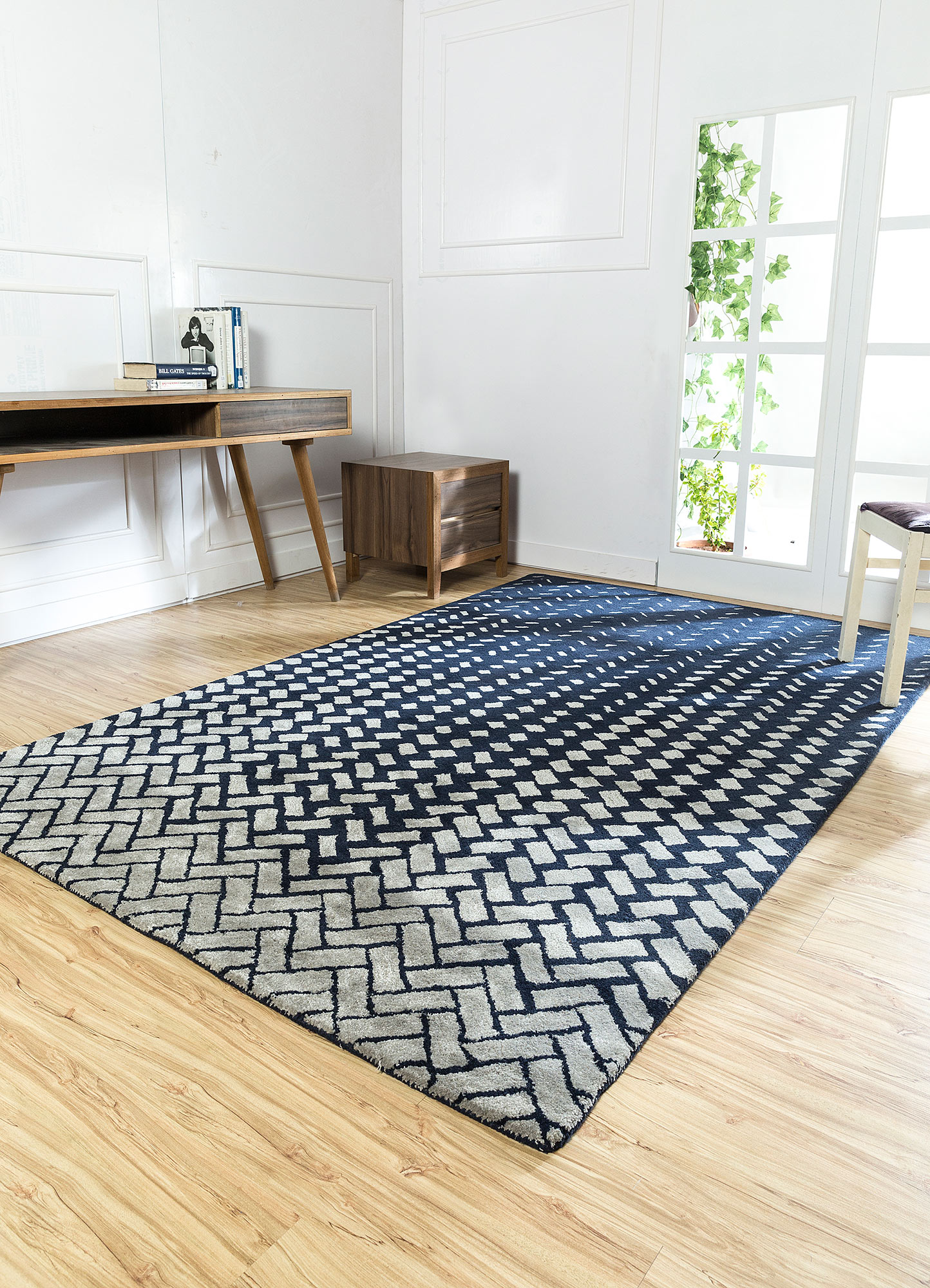 contour grey and black wool and viscose Hand Tufted Rug - RoomScene